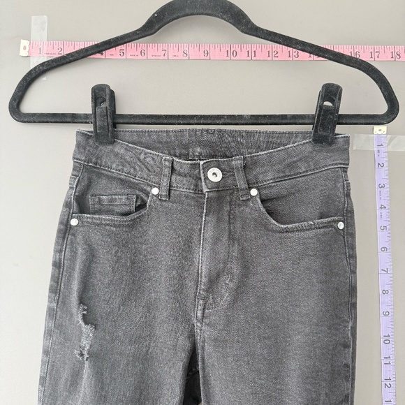 H&M Black Ripped Skinny Jean - 2 available - Picture 3 of 5